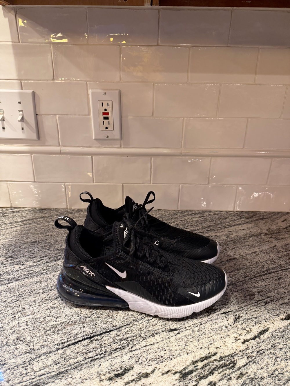 Women’s Nike Air Max 270 AH6789-001 Size 8.5
